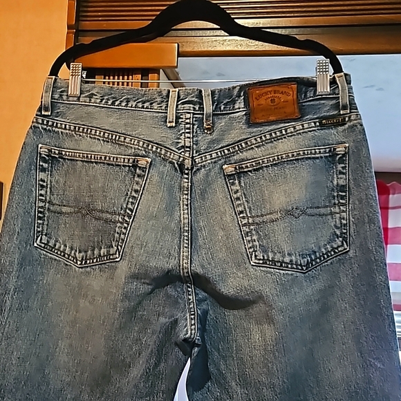 "LUCKY BRAND DUNGAREES- JEANS" MENS SIZE 36×32"  MADE IN THE USA!! WELL WORN 💙 - Picture 8 of 11
